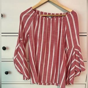 Off the shoulder flare sleeve